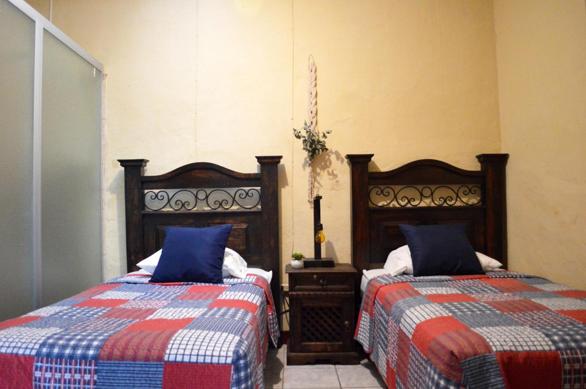 Ave Del Paraiso Guest House Antigua Exterior photo